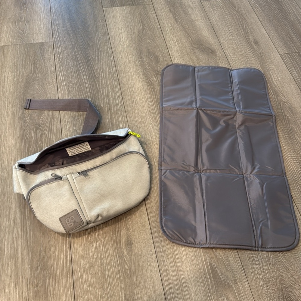 Go goldbug 2in1 changing pad and waist bag